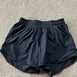 Hotty Hot High-Rise Lined Short 2.5".   Size 2 Lululemon